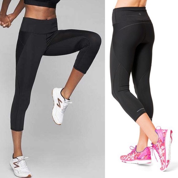 Athleta Stealth Sculptek Black Capri 